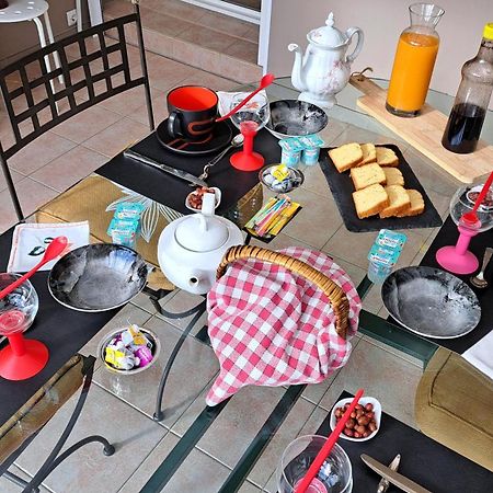 Chambre Privee Avec Salon, Garage Voiture, Velos, Motos Tourville-sur-Arques Eksteriør billede