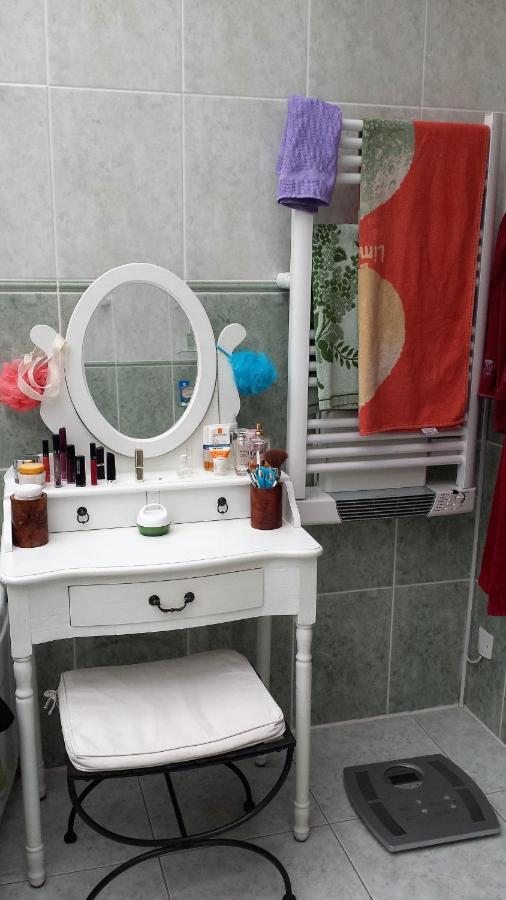 Chambre Privee Avec Salon, Garage Voiture, Velos, Motos Tourville-sur-Arques Eksteriør billede
