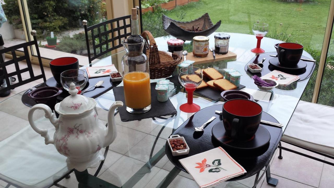 Chambre Privee Avec Salon, Garage Voiture, Velos, Motos Tourville-sur-Arques Eksteriør billede